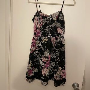 Princess Vera Wang (sold in Macy’s I think). Size 5. Elastic back detail